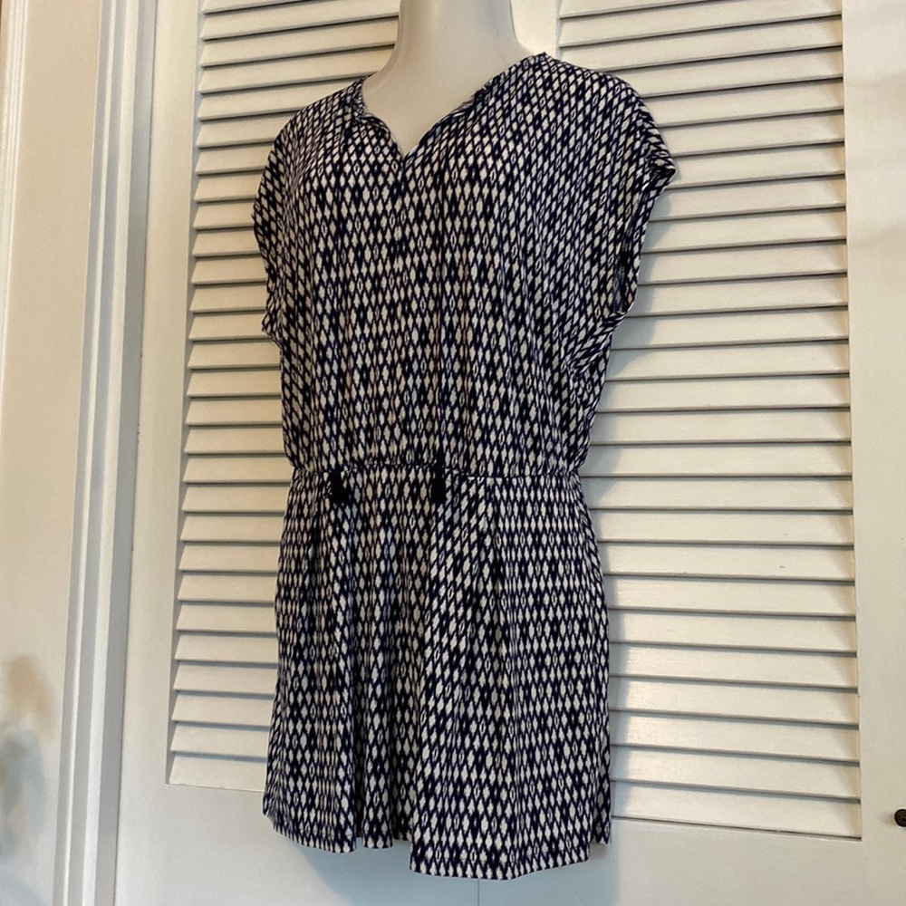 Vince Camuto sleeveless short romper navy blue ikat print tassel ties L